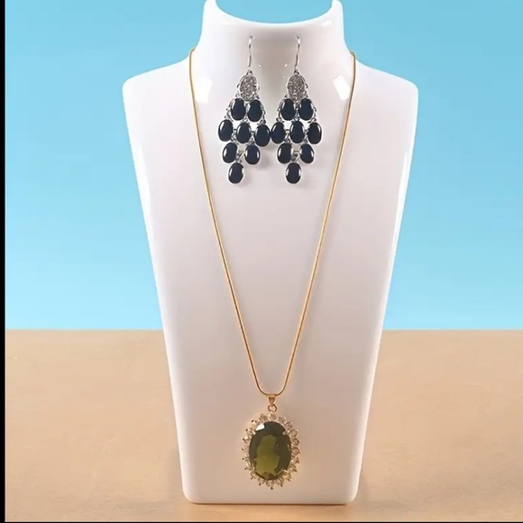 New Glossy white Jewelry Display necklace and earrings choose - Picture 2 of 3